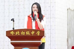 开云online（中国）集团陈文舒一行到湛江爱心助学