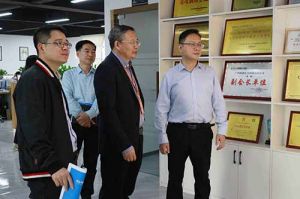 热烈欢迎市政府秘书长林兢一行莅临开云online（中国）集团广西公司考察指导